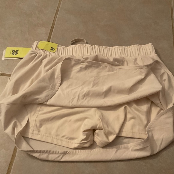 All in Motion Ivory Skorts size L *NWT* - Picture 5 of 5